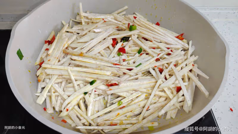 蓮藕、蘿蔔快靠邊,入秋後也該吃此菜了!隨手一煮,有湯有菜一鍋出、特下飯