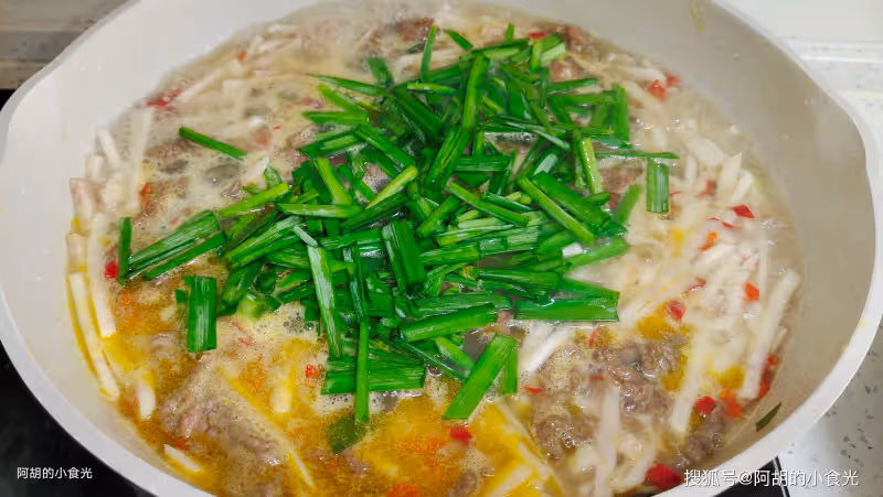 蓮藕、蘿蔔快靠邊,入秋後也該吃此菜了!隨手一煮,有湯有菜一鍋出、特下飯