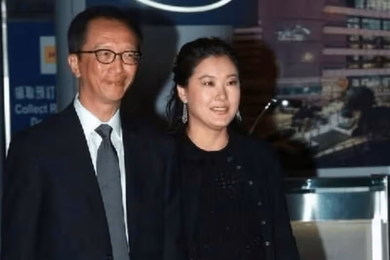 永別了梁錦松!伏明霞22年婚姻正式告吹?71歲丈夫淡然回應