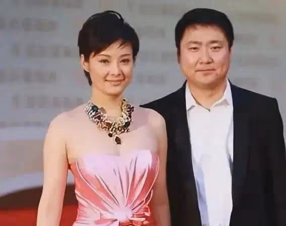 袁立三婚驚爆眼球！11歲年齡差背後，她為何拋棄富商選窮小子？