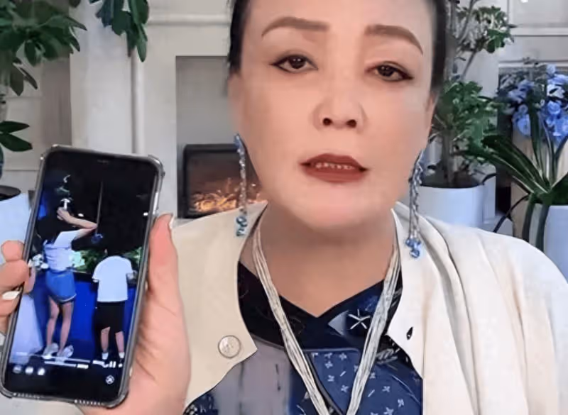 張蘭直播時就孩子撫養權問題再次表態,汪家以後或不再與大S搶孩子?