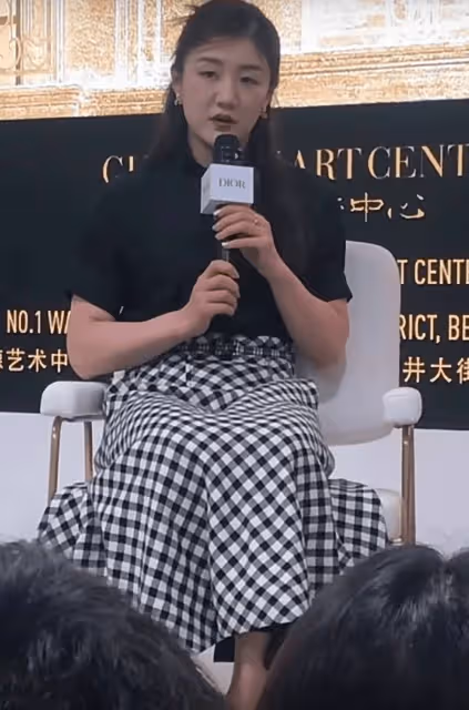 陳夢參加迪奧活動,化妝後知性優雅,太漂亮了