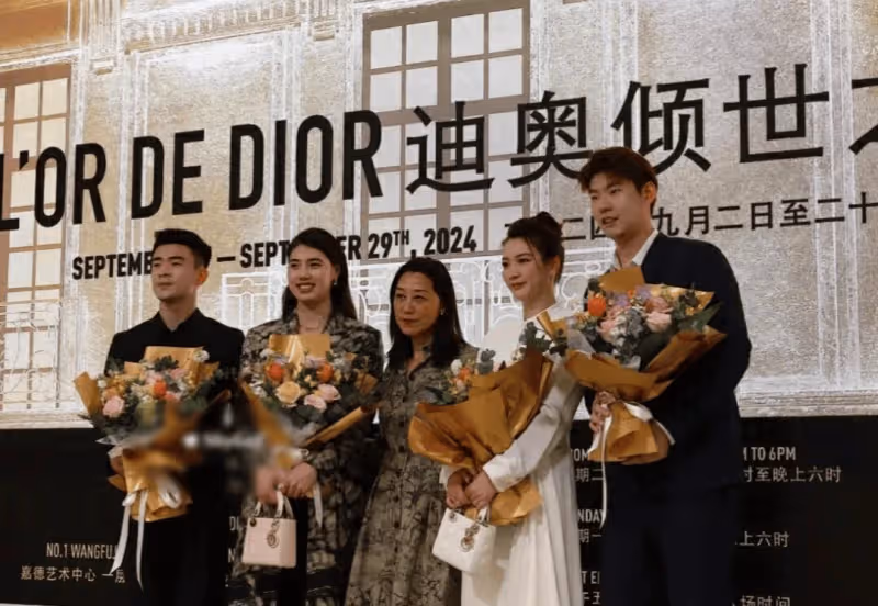 陳夢參加迪奧活動,化妝後知性優雅,太漂亮了