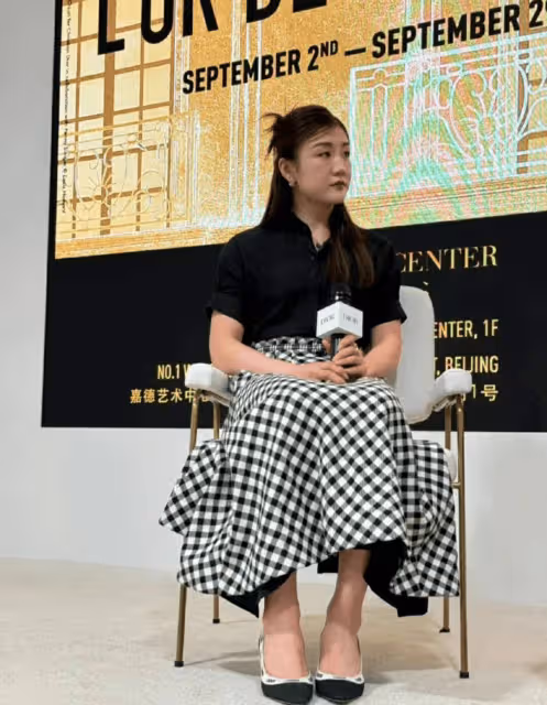 陳夢參加迪奧活動,化妝後知性優雅,太漂亮了