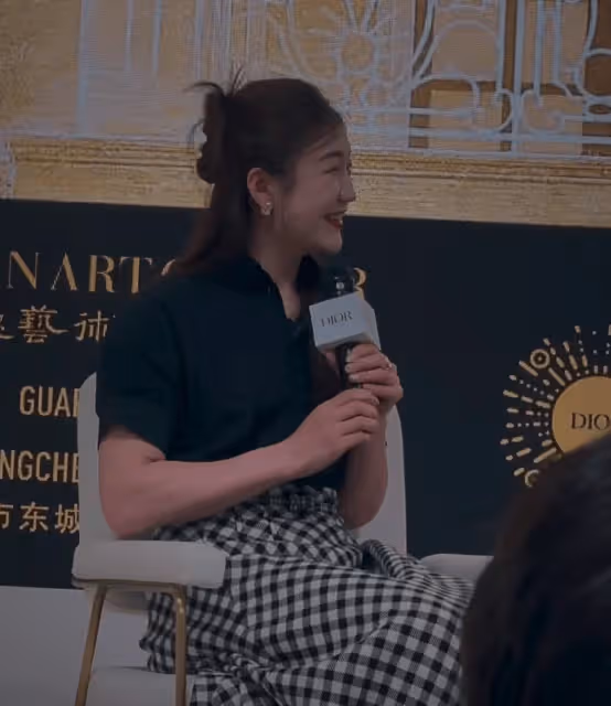 陳夢參加迪奧活動,化妝後知性優雅,太漂亮了