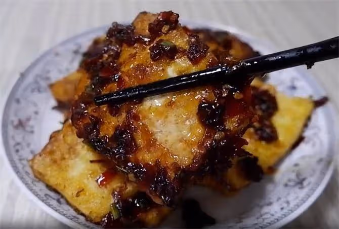 豆腐這樣做，酸甜中帶著辣味，外脆里嫩，每一口都超級過癮