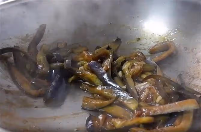 家常紅燒茄子，簡單的下飯菜做法，愛吃茄子不要錯過，太下飯了