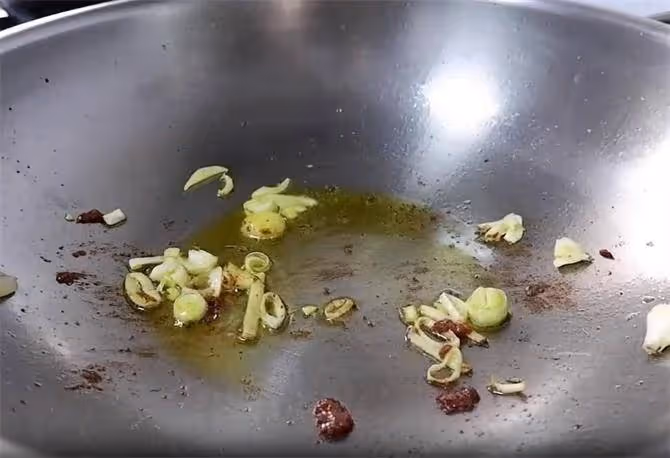 這樣做的豆腐最好吃,壓碎了拌飯,特別下飯,學會了就是拿手菜