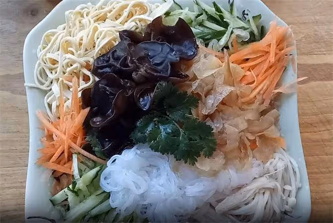 教你調製正宗的撈汁什錦,詳細告訴你用料和比例,看一遍就能學會