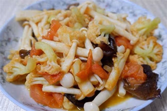 少鹽少油的素菜一鍋鮮，不想吃肉了就做上一盤，營養好吃又下飯