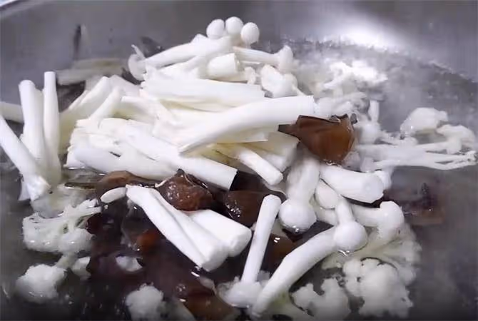 少鹽少油的素菜一鍋鮮，不想吃肉了就做上一盤，營養好吃又下飯
