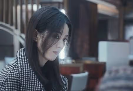 不會演別亂演,趙麗穎一個抽菸鏡頭,堪稱教科書式表演