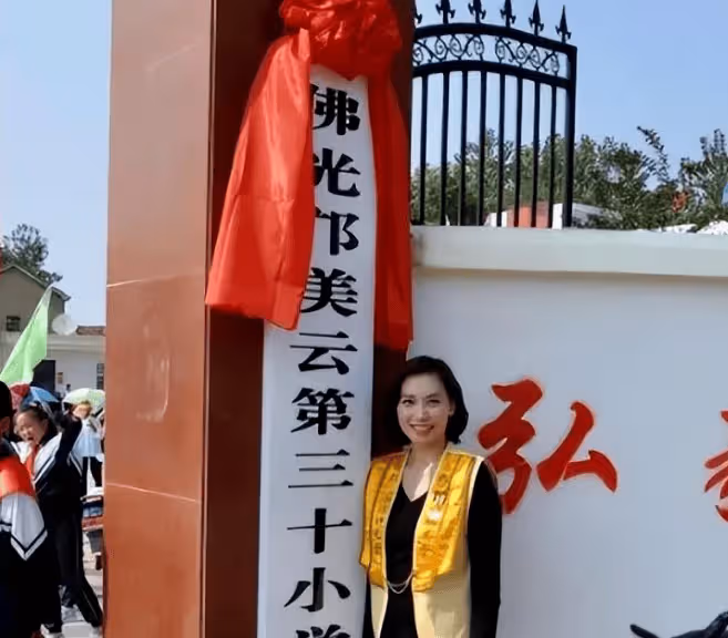 最窮港姐三拒豪門,靠自己38歲成為百億富婆,61歲不婚不育好幸福