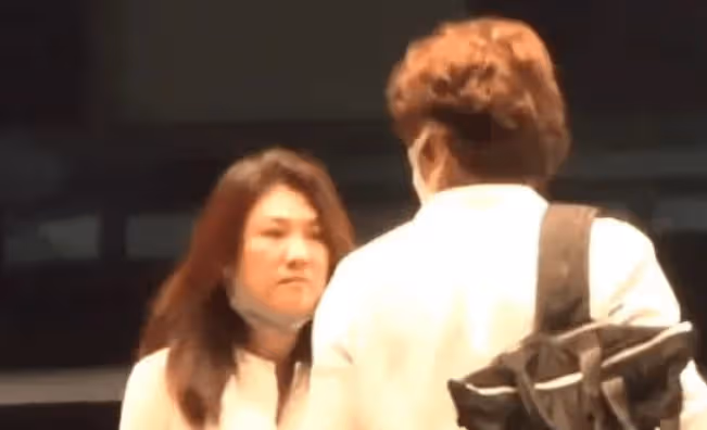 49歲鍾漢良終於不再隱瞞,首次公開隱婚妻子照片,原來身份這麼牛