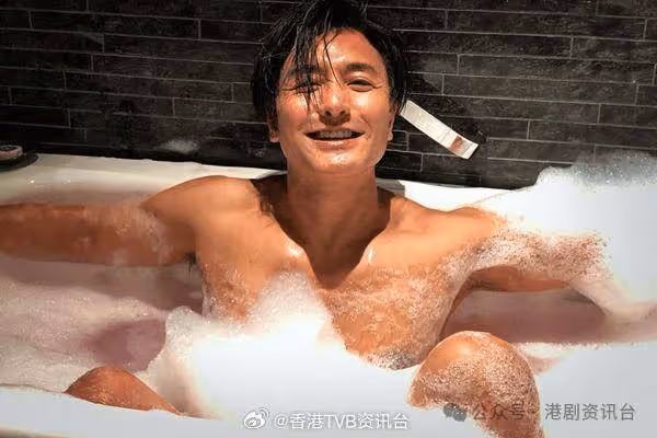「黎明細佬」周文淇激罕現身!年過半百擁古銅色爆肌Body