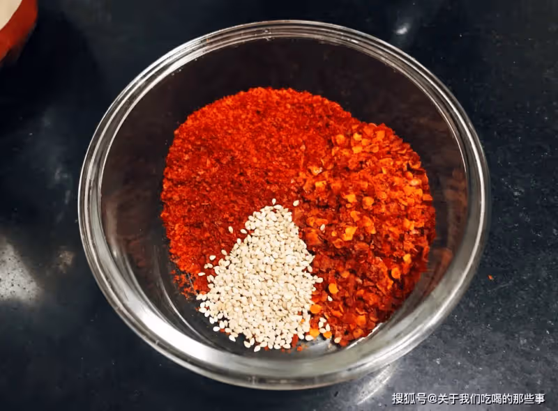 做辣椒油，可不是直接潑油那麼簡單！教您正確做法，紅亮又香濃