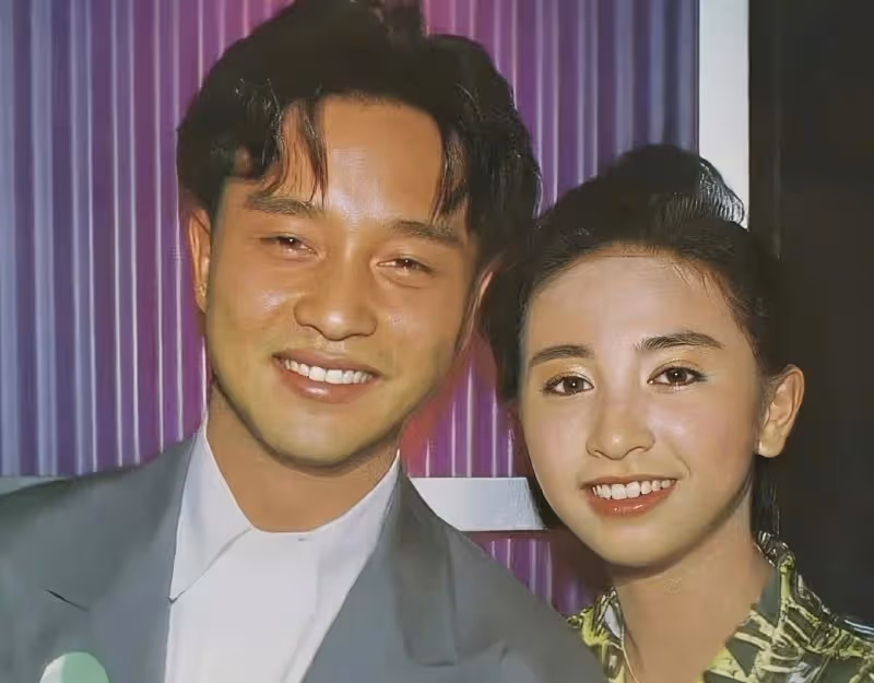 香港知名凍齡女神罕見露面，喪夫後至今單身，看著比兒媳更年輕