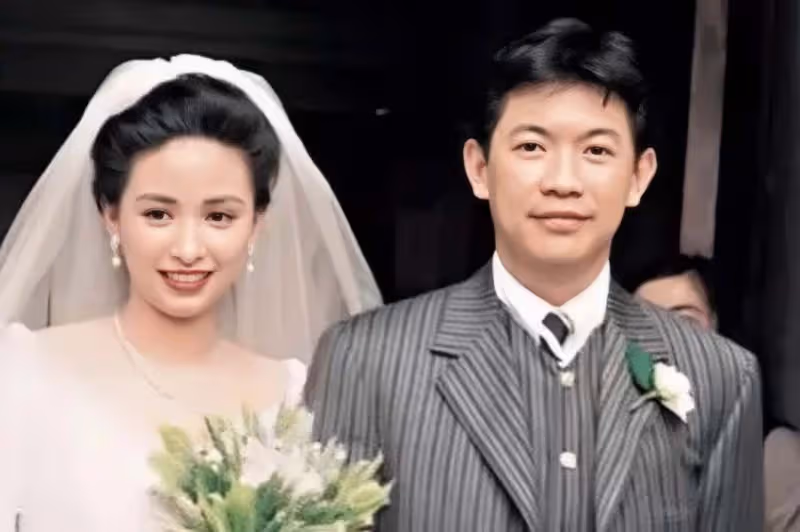 香港知名凍齡女神罕見露面，喪夫後至今單身，看著比兒媳更年輕