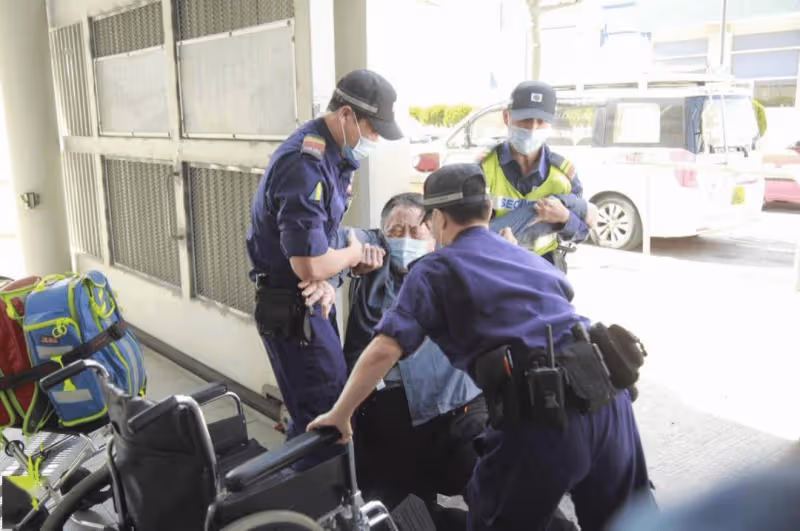 小30歲內地情人已成過去式！76歲TVB男星雙腳浮腫靠綜緩為生！感慨不怪她
