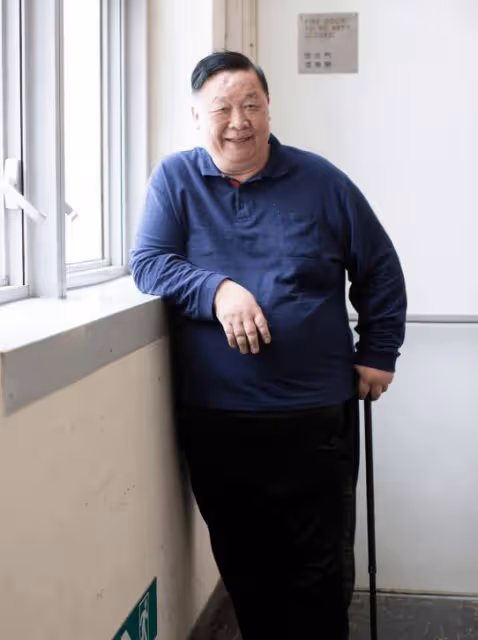 小30歲內地情人已成過去式！76歲TVB男星雙腳浮腫靠綜緩為生！感慨不怪她