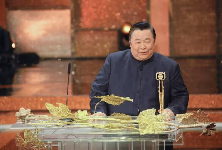 小30歲內地情人已成過去式！76歲TVB男星雙腳浮腫靠綜緩為生！感慨不怪她