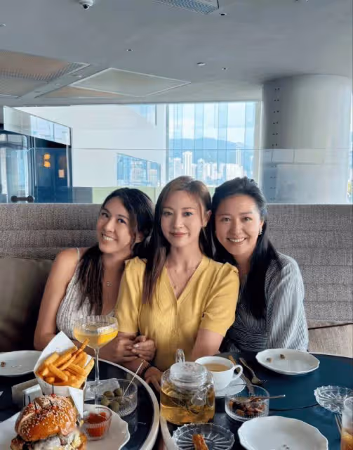 TVB單身花旦與同屆港姐聚會！雖發展平平但結婚生子，做幸福太太！