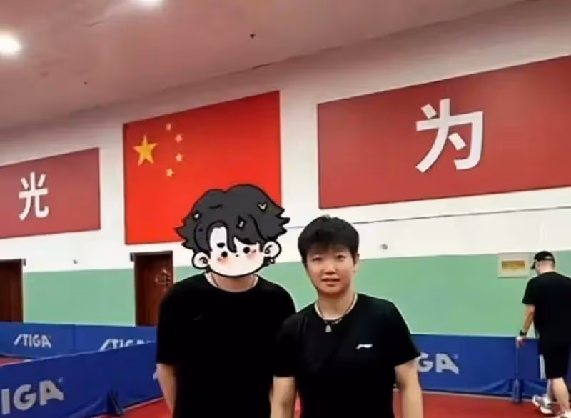 陳夢現身Dior現場成熟美,孫穎莎穿休閒服坐高鐵回河北,大頭練體