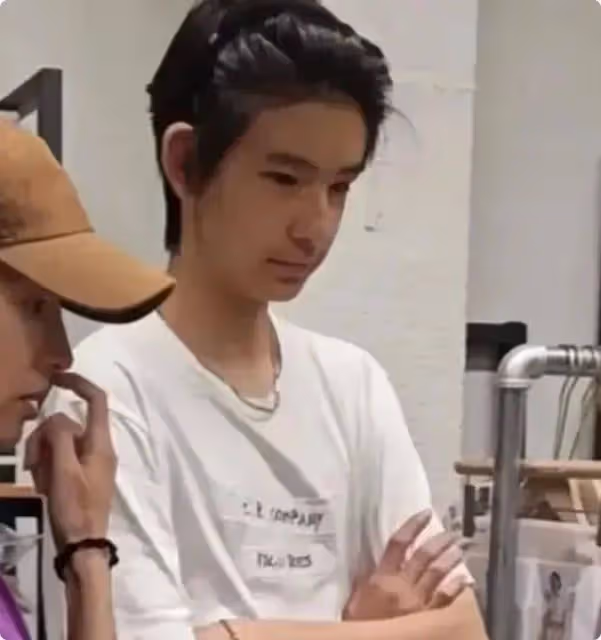 董潔攜子上班,15歲身高1米8,可惜不像爸媽,眉眼深邃和年輕的梁朝偉如出一轍