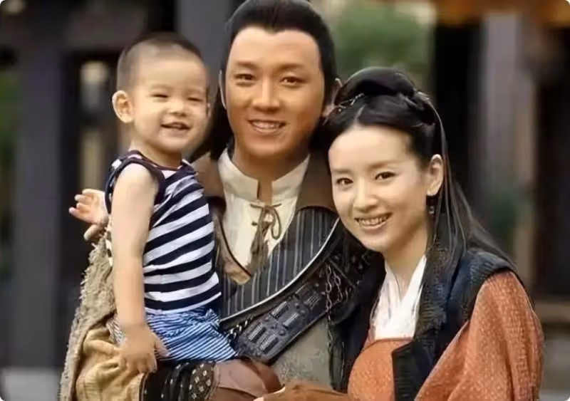 董潔攜子上班,15歲身高1米8,可惜不像爸媽,眉眼深邃和年輕的梁朝偉如出一轍