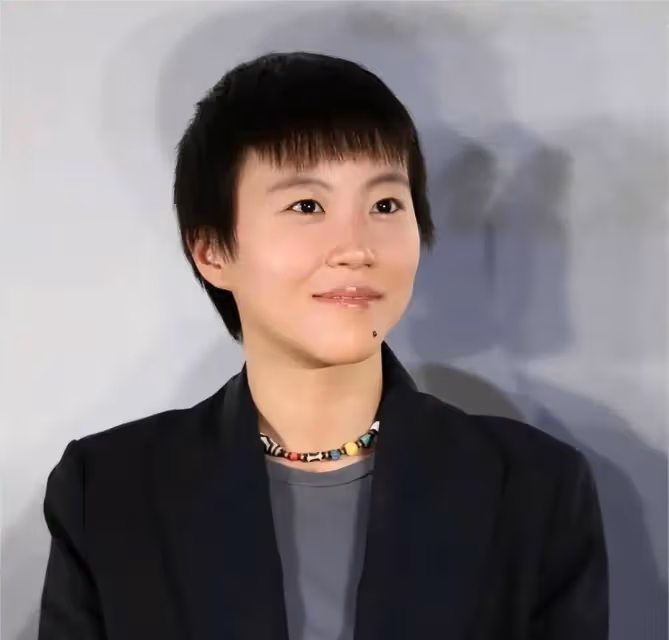 王菲女兒竇靖童,美得令人咋舌!散發出無盡女人味,堪稱絕代佳人