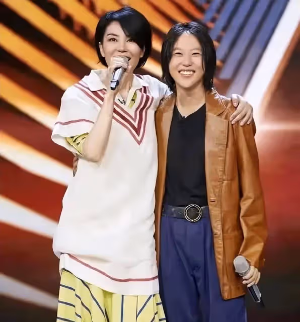 王菲女兒竇靖童,美得令人咋舌!散發出無盡女人味,堪稱絕代佳人