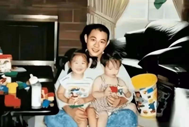 同樣是李連杰基因,把利智女兒和原配黃秋燕女兒穿戴一對比,差距就出來了