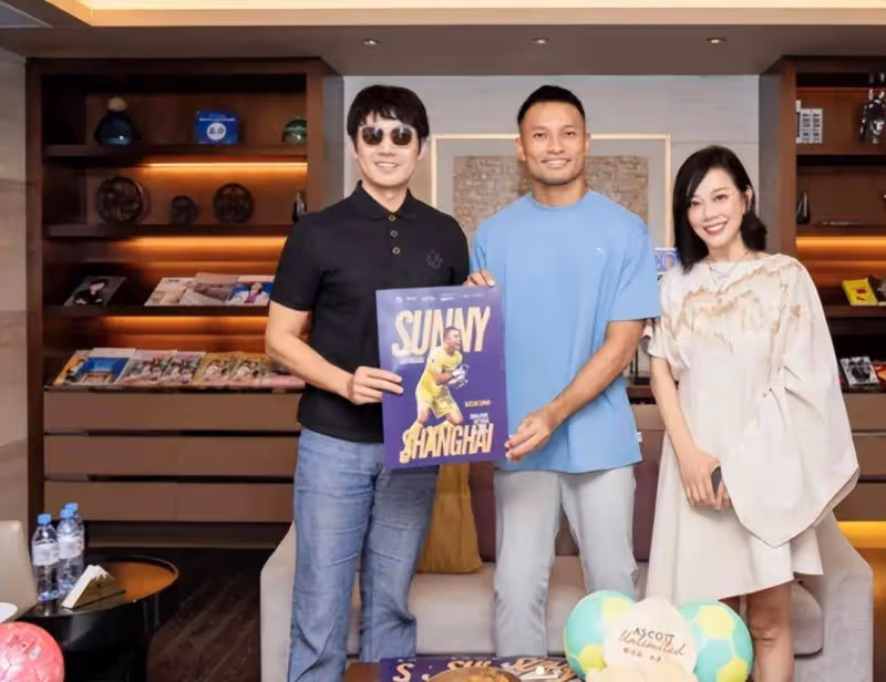53歲陳松伶暴瘦認不出,和丈夫站在一起像母子,「最慘港星」如今幸福嗎?