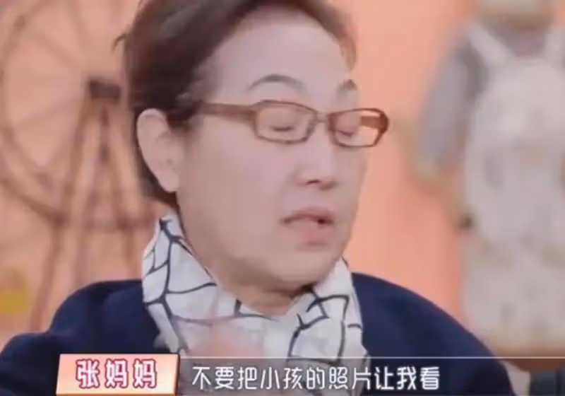 53歲陳松伶暴瘦認不出,和丈夫站在一起像母子,「最慘港星」如今幸福嗎?