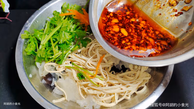 入秋後怕秋燥,遇到這「白色食物」敞開吃!煮一煮拌一拌,脆爽鮮嫩,爽口不膩
