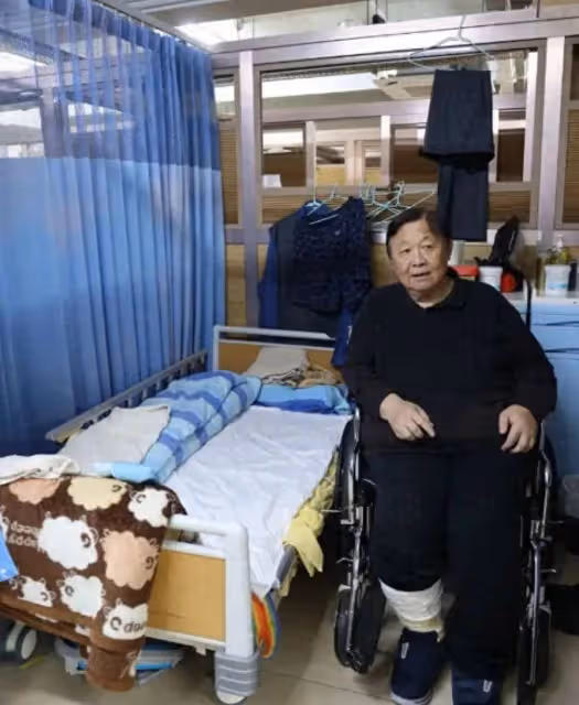 76歲秦煌與小30歲情人分手,經濟糾葛成導火索,網友熱議紛紛
