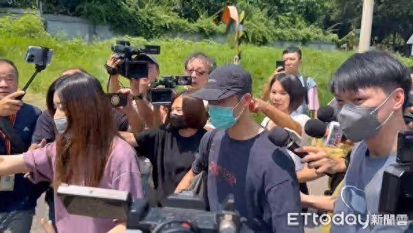 許光漢結訓了!拎包步出成功嶺畫面曝 搭賓士保母車離開
