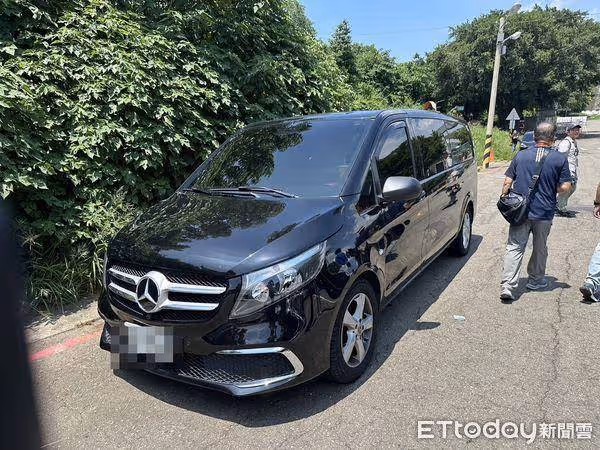 許光漢結訓了!拎包步出成功嶺畫面曝 搭賓士保母車離開