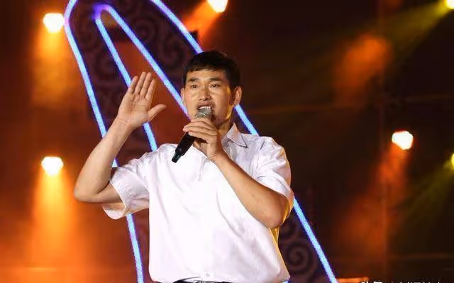 大衣哥北京「豪宅」突然曝光,但網友感嘆:堅持做你自己!