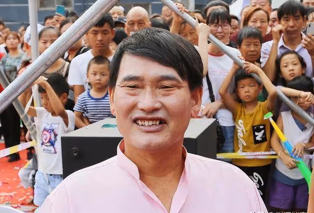 大衣哥北京「豪宅」突然曝光,但網友感嘆:堅持做你自己!