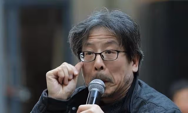 他畫發動機,橫的賣198萬豎的1897萬,放大專家稱這後根本不是畫
