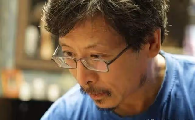 他畫發動機,橫的賣198萬豎的1897萬,放大專家稱這後根本不是畫