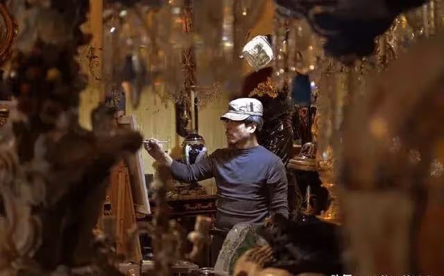 他畫發動機,橫的賣198萬豎的1897萬,放大專家稱這後根本不是畫