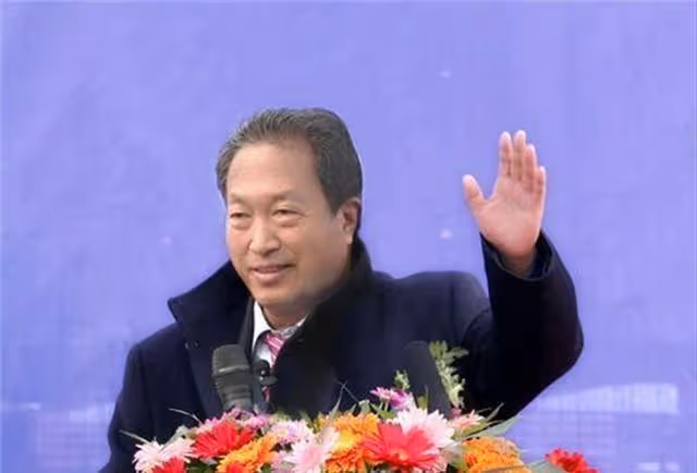 昔日河北首富:坐擁千億家產,家中27個保姆,最後帶兒子一起自首