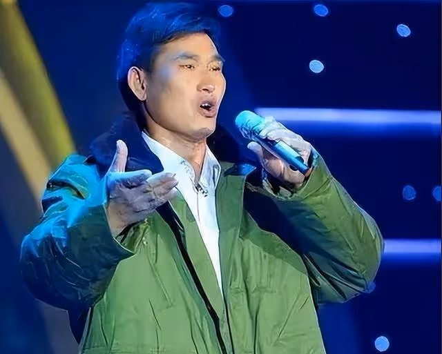 被人扔磚頭、被全村當搖錢樹,「大衣哥」朱之文為何被「罵」?