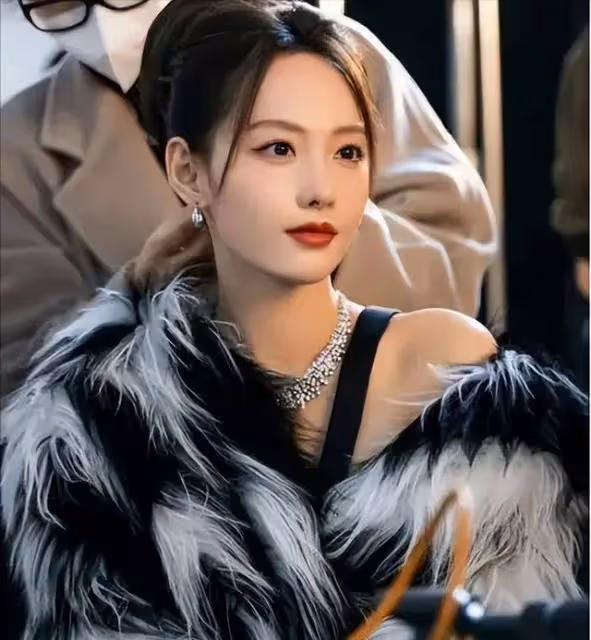 這一次,36歲靠美貌翻身的張嘉倪,徹底撕開了前任買超的尷尬處境
