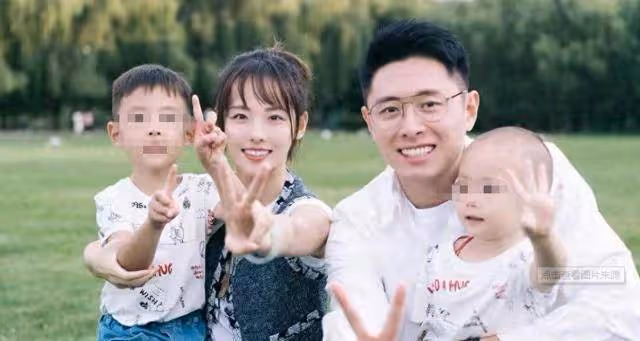 這一次,36歲靠美貌翻身的張嘉倪,徹底撕開了前任買超的尷尬處境