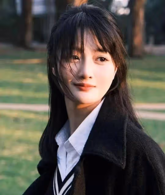 這一次,36歲靠美貌翻身的張嘉倪,徹底撕開了前任買超的尷尬處境