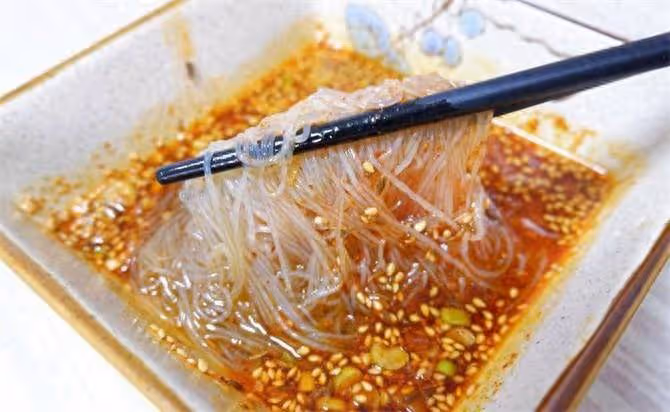吃了能打嗝的粉絲做法,做法簡單,關鍵就在料汁,太過癮了