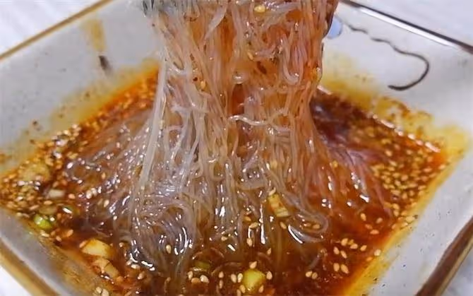 吃了能打嗝的粉絲做法,做法簡單,關鍵就在料汁,太過癮了